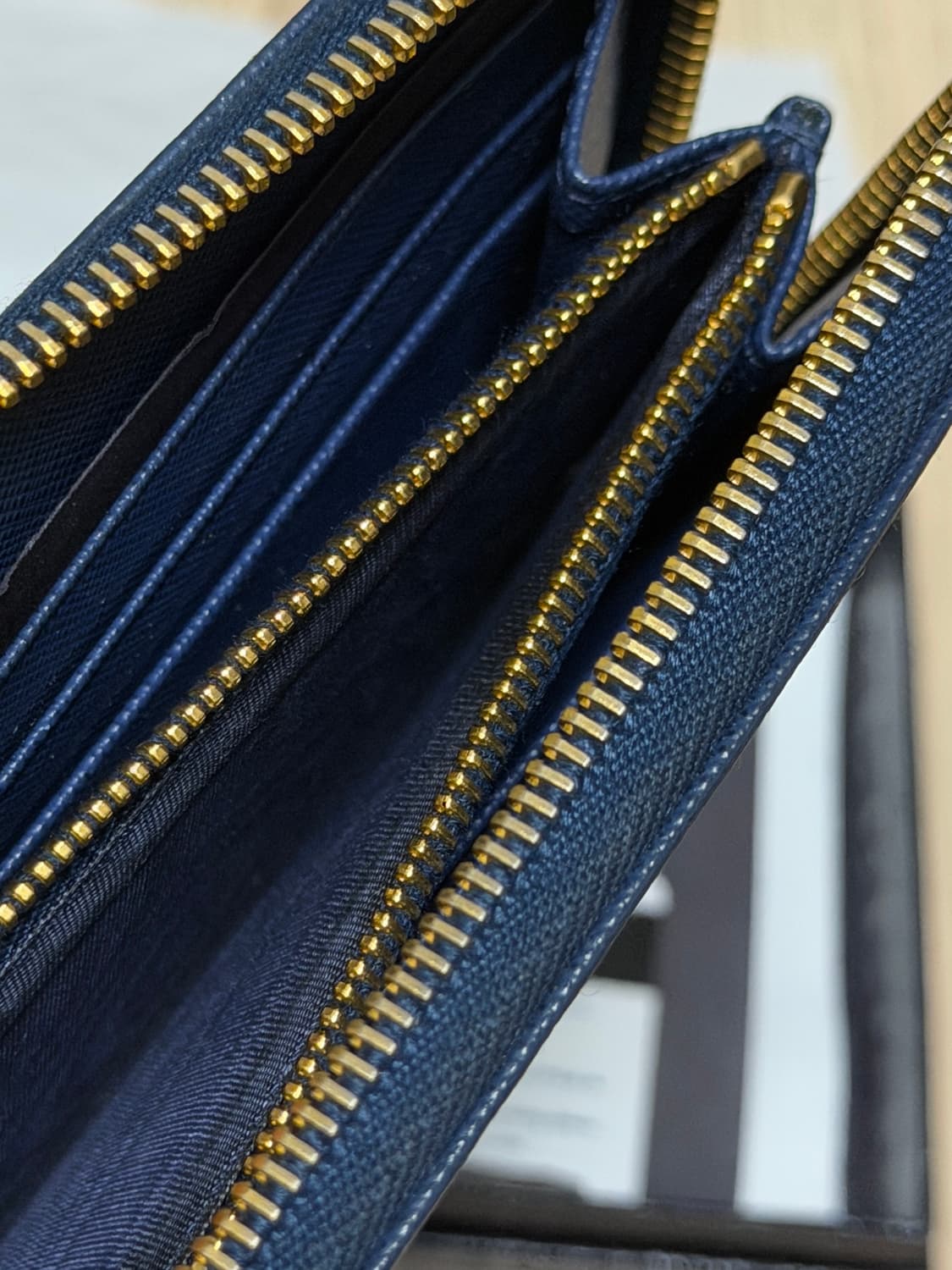 프라다 지퍼 장지갑 상품이미지5