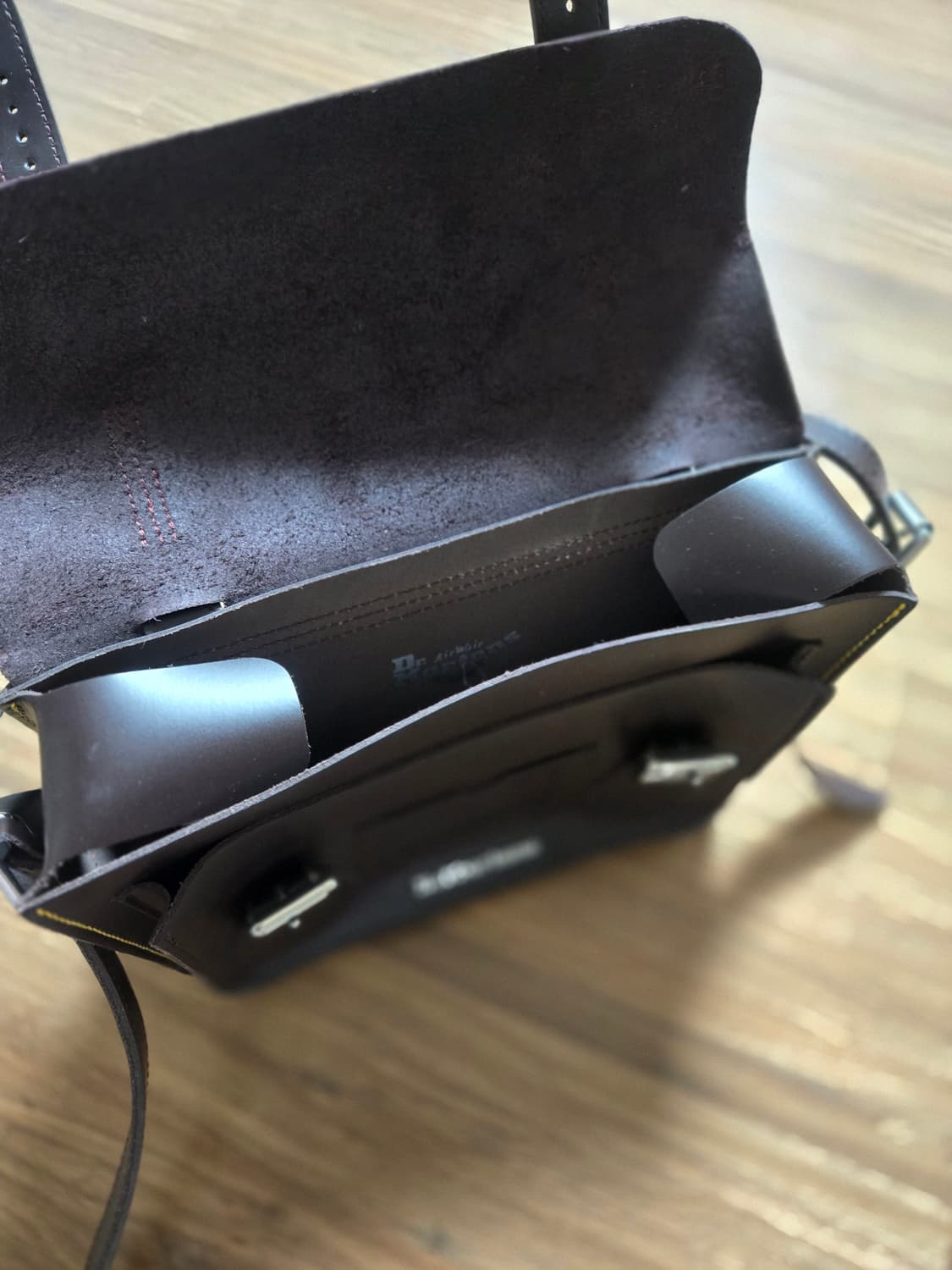 닥터마틴 11인치 비건 사첼 크로스백 - 버건디 [정품] 상품이미지2