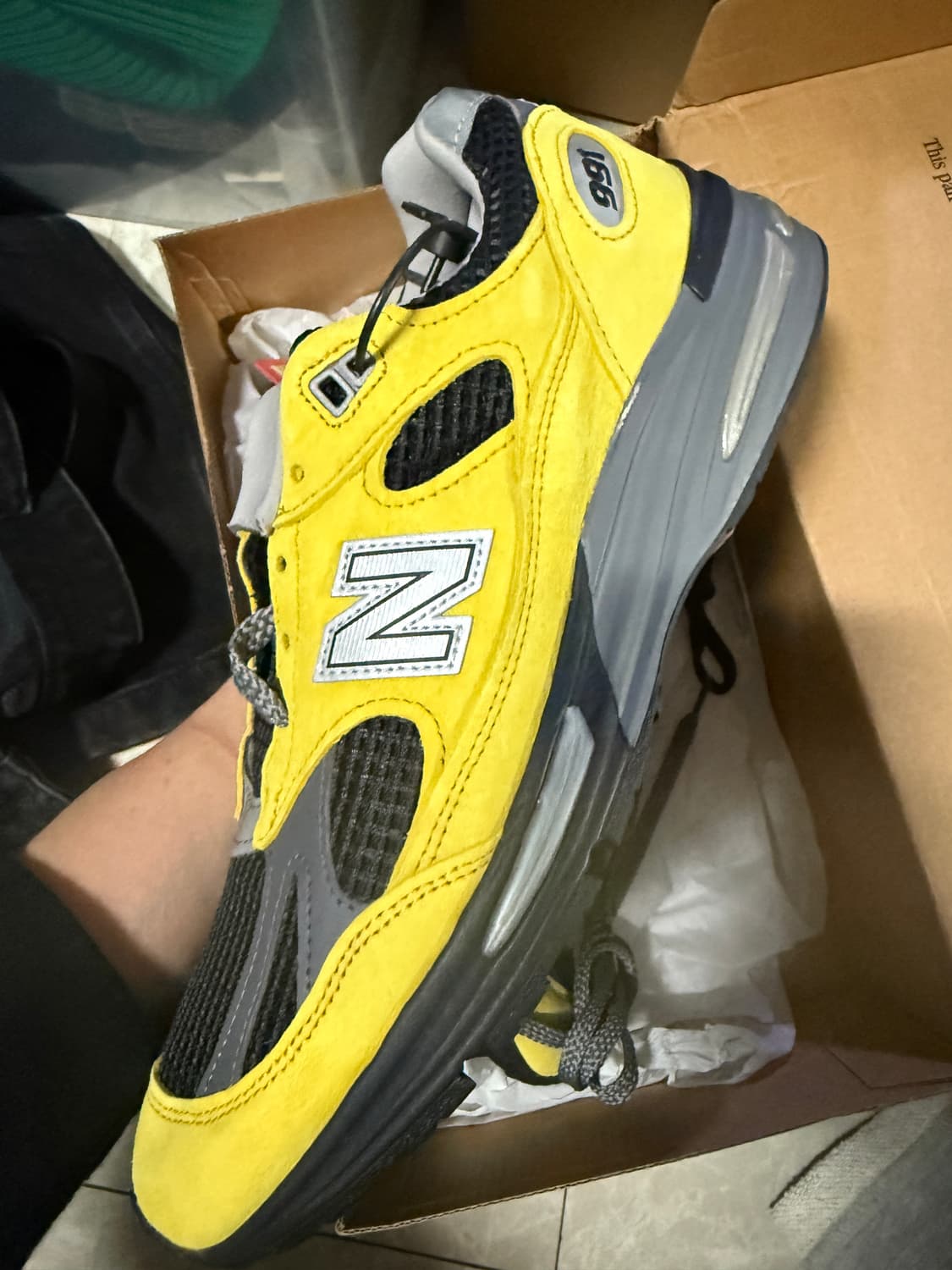 275사이즈 뉴발란스 991v2 메이드인uk 옐로우 블랙 케이스스터디 상품이미지1