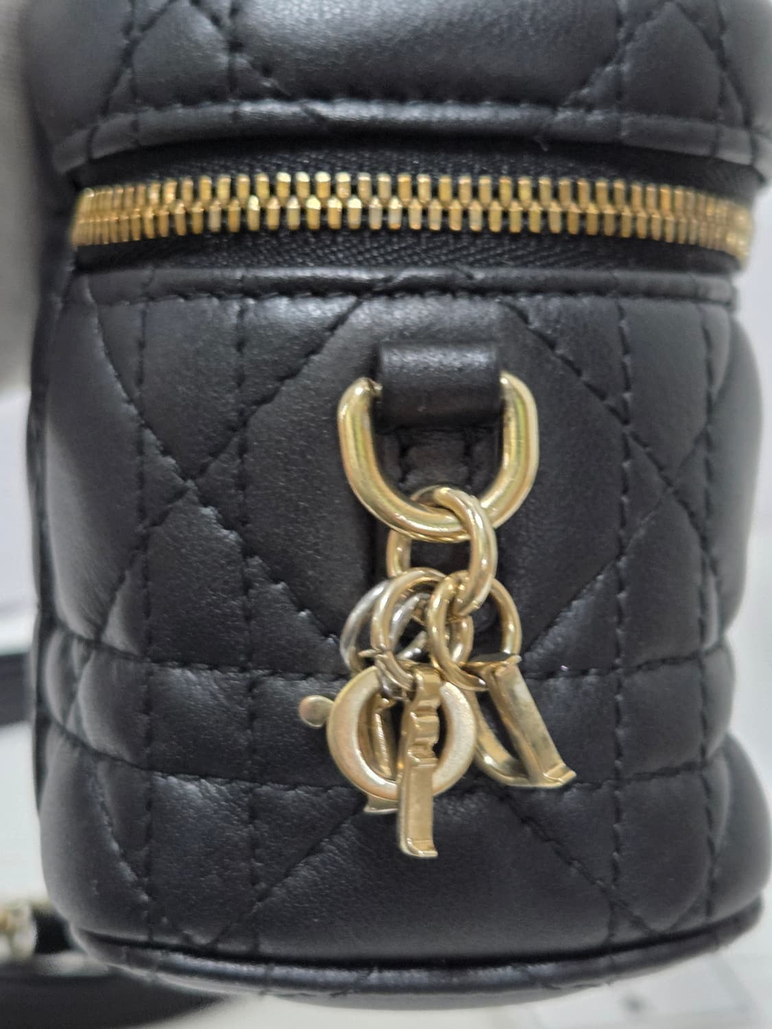 디올 레이디 디올 미니 베니티 백 상품이미지4