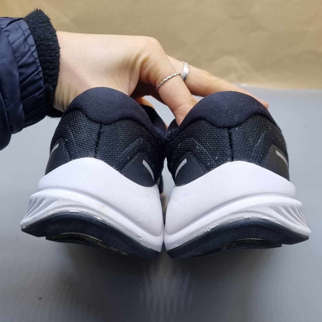 나이키  에어줌 스트럭쳐24 운동화235 상품이미지4