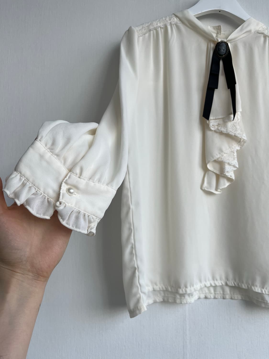 a x e s femme 브로치 블라우스 상품이미지2