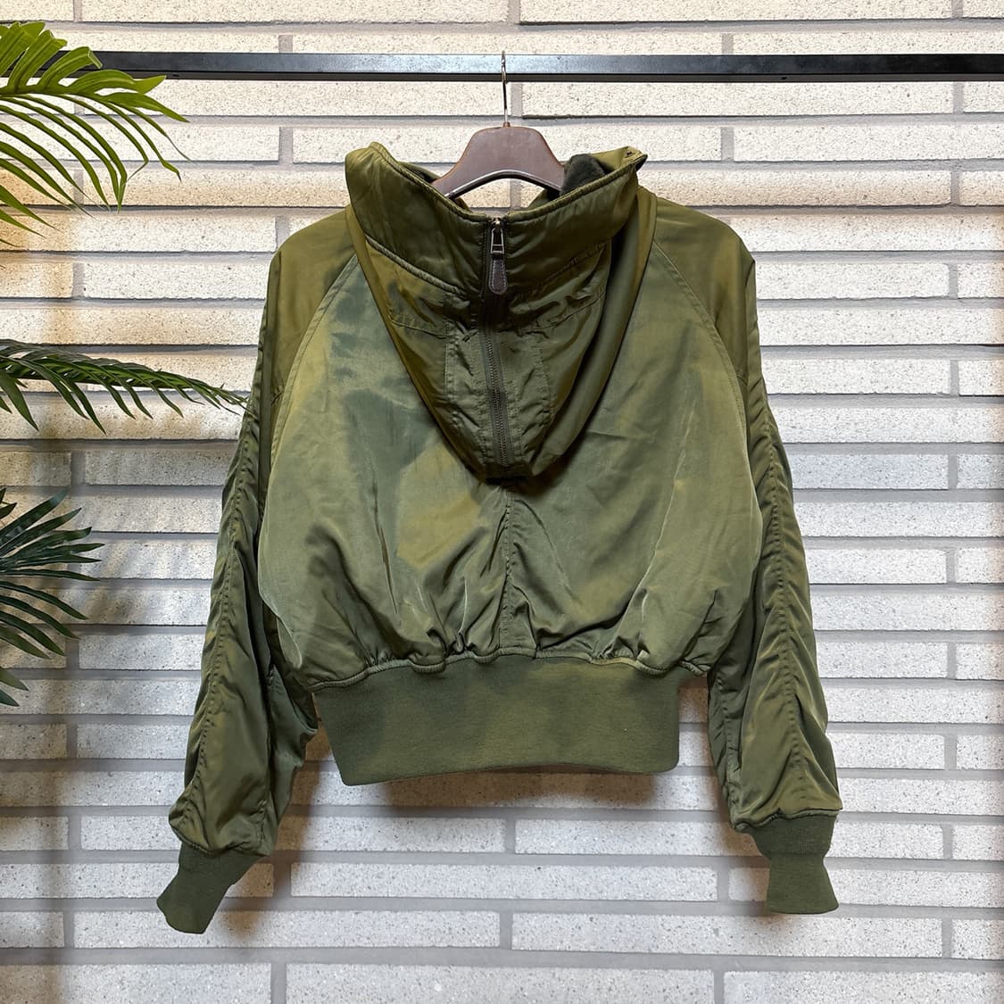 AZUL 아즈루 N-2B 플라이트 봄버자켓 빅후드 윈드가드 디테일 카키 상품이미지3