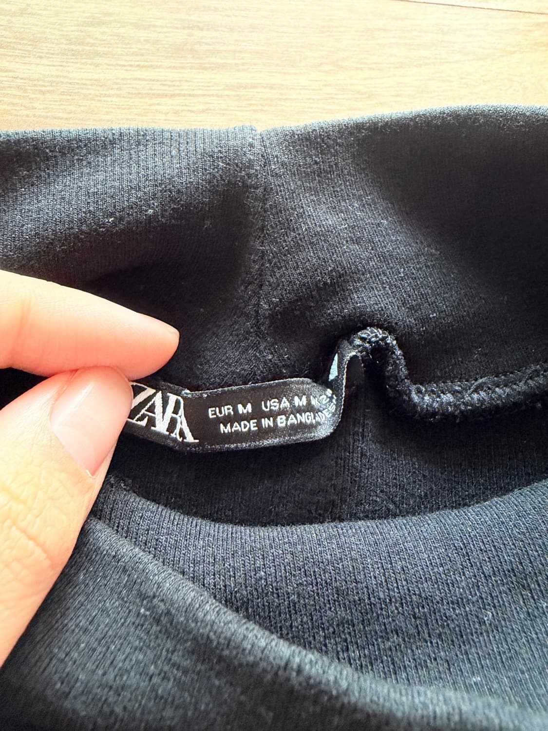 자라 zara 블랙 하이넥 나시 티셔츠 상품이미지4