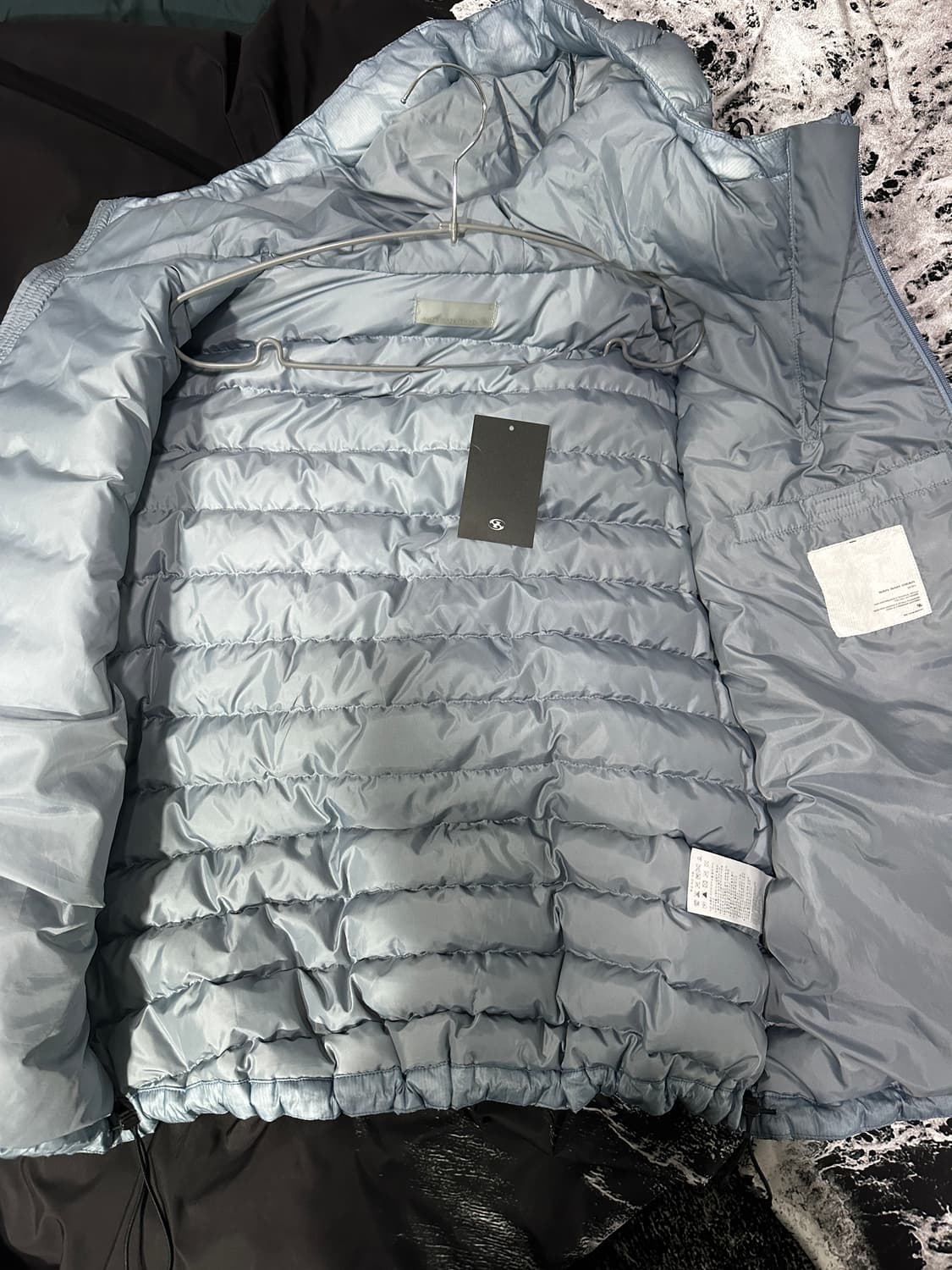 산산기어 24fw 경량패딩 팝니다 상품이미지2