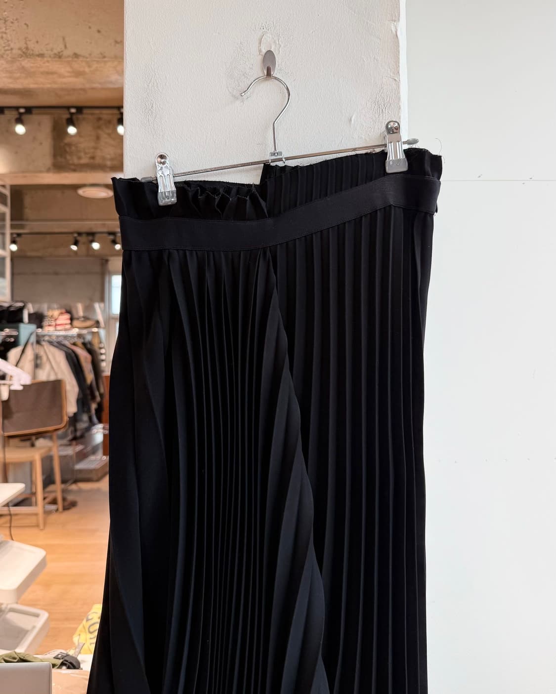 발렌시아가 블랙 플리츠 밴딩 랩 미디스커트 상품이미지6