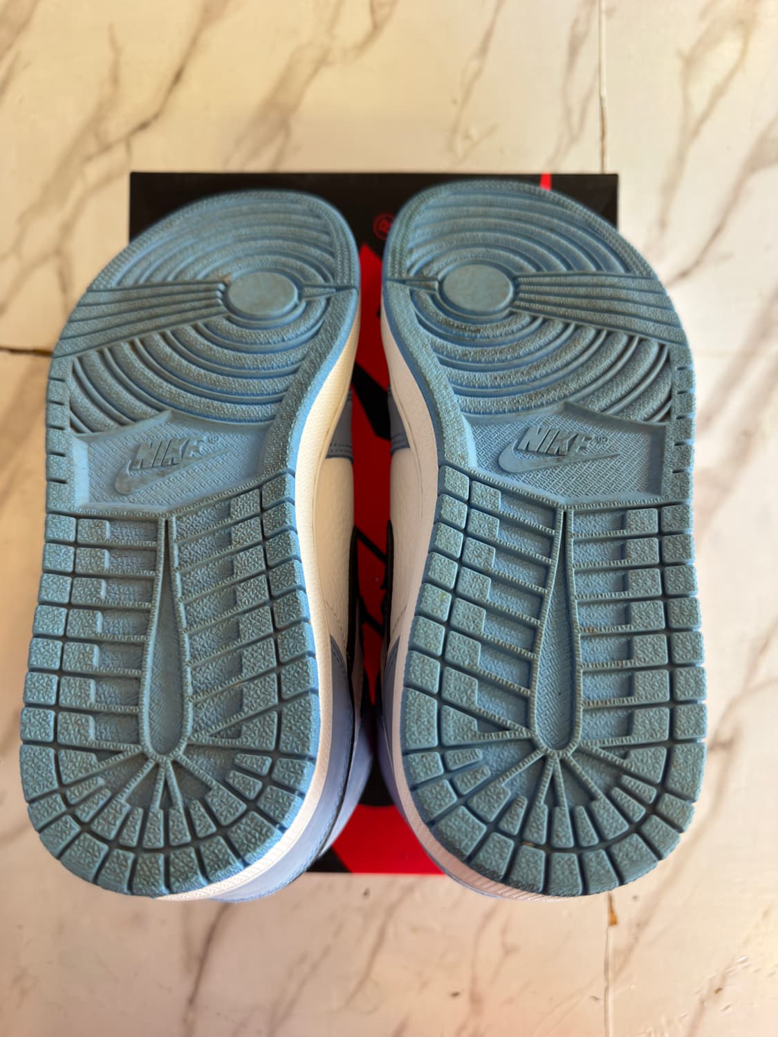 조던1 레트로 하이 OG 유니버시티 블루 265 팝니다 상품이미지4