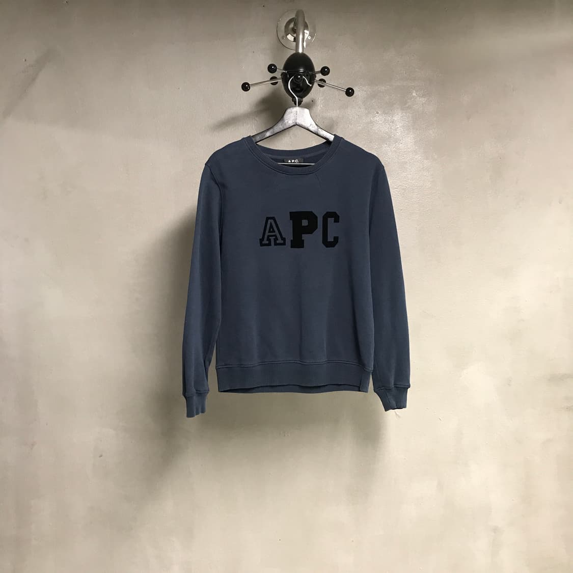 APC 아페쎄 맨투맨 네이비 S 상품이미지1