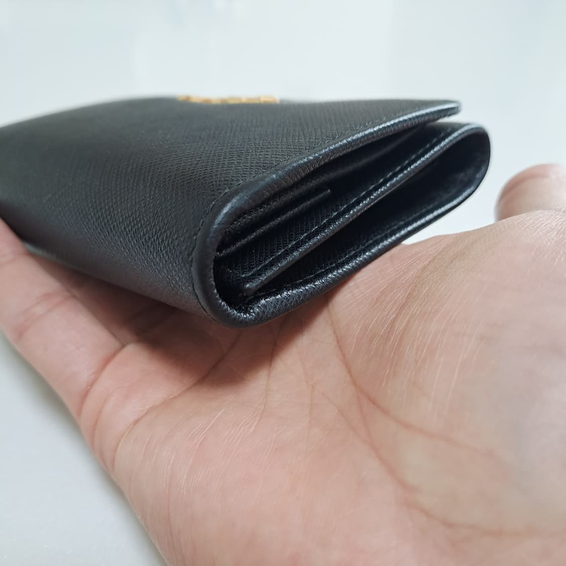 [100%/정품] 프라다 사피아노 메탈로고 반지갑 블랙, 프라다지갑 상품이미지8