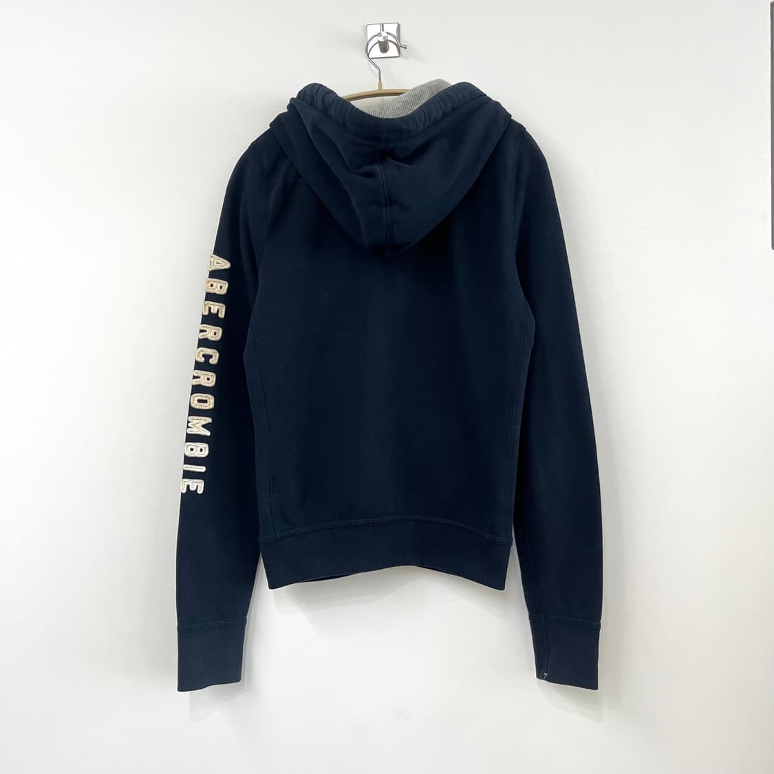 아베크롬비 슬림핏 자수로고 네이비 후드집업 상품이미지3