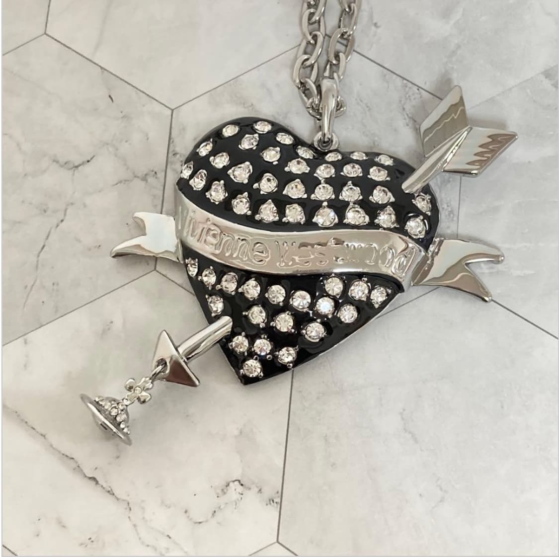 비비안 웨스트우드 아카이브 블랙 하트 레터링 로고 팬던트 목걸이 상품이미지1