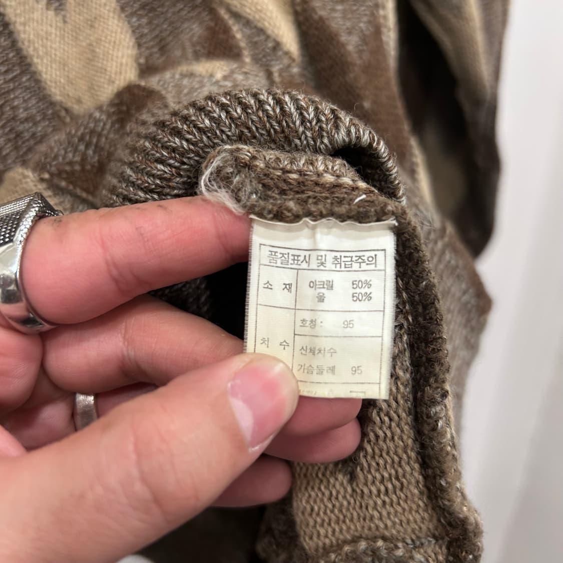 언더우드 빈티지패턴 멀티컬러 브이넥 울 니트 상품이미지4