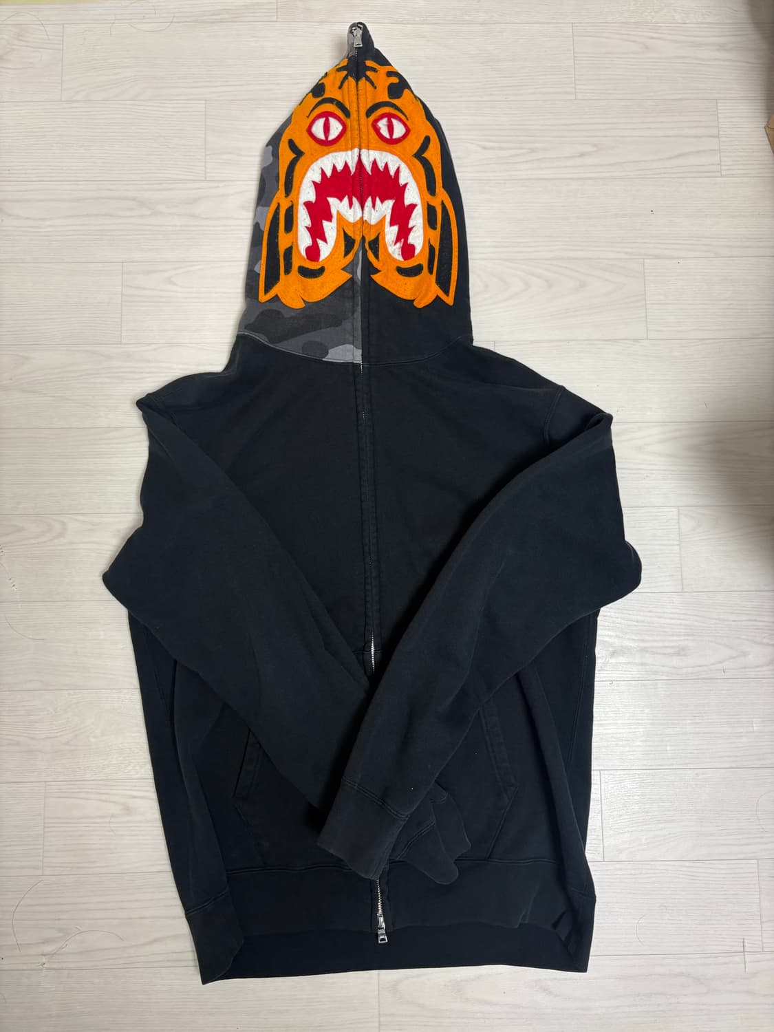 [XL] 베이프 타이거 반반카모 후드집업 판매합니다 상품이미지3