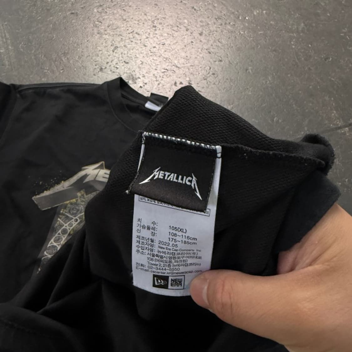 105 뉴에라 메탈리카 데미지 반팔티  상품이미지4