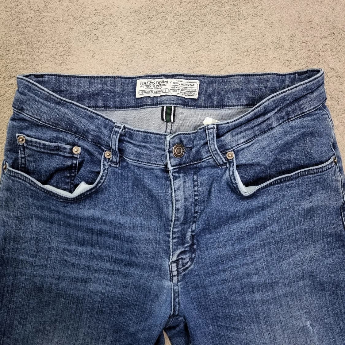 [32] 헤지스 데님 슬림 스트레이트핏 데님팬츠 상품이미지4
