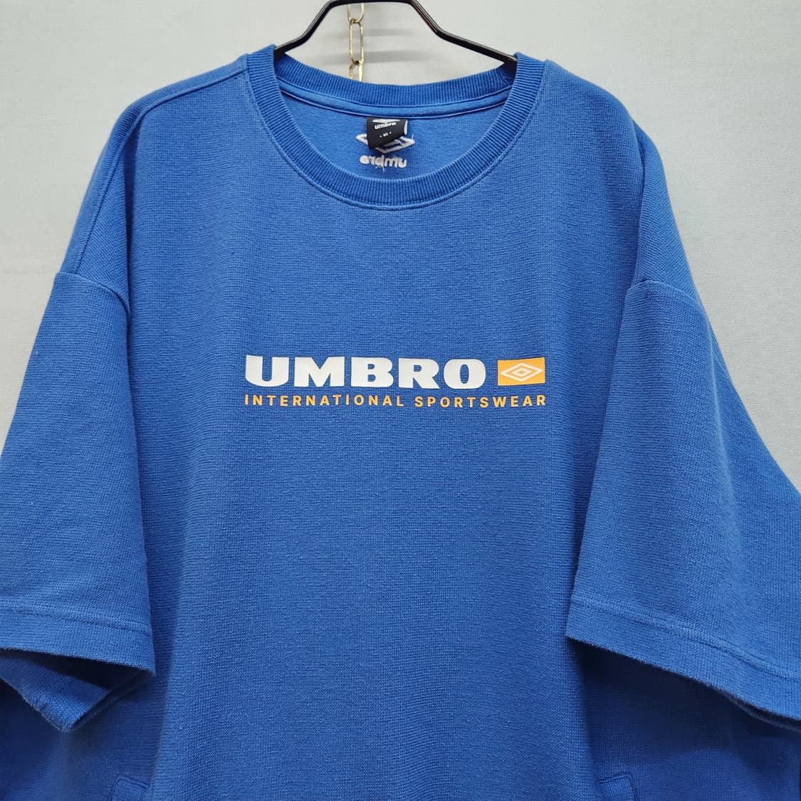 엄브로 빅로고 캥거루주머니 반팔티 105(2XL) 상품이미지2