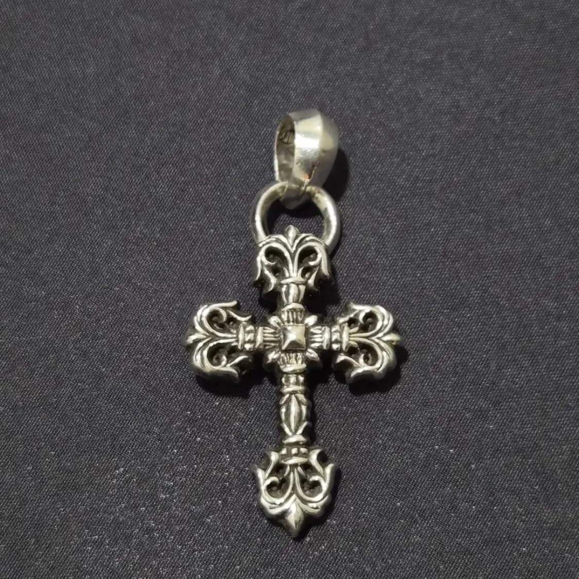 크롬하츠 필리그리 크로스 XSM with 베일 펜던트 정품 상품이미지3