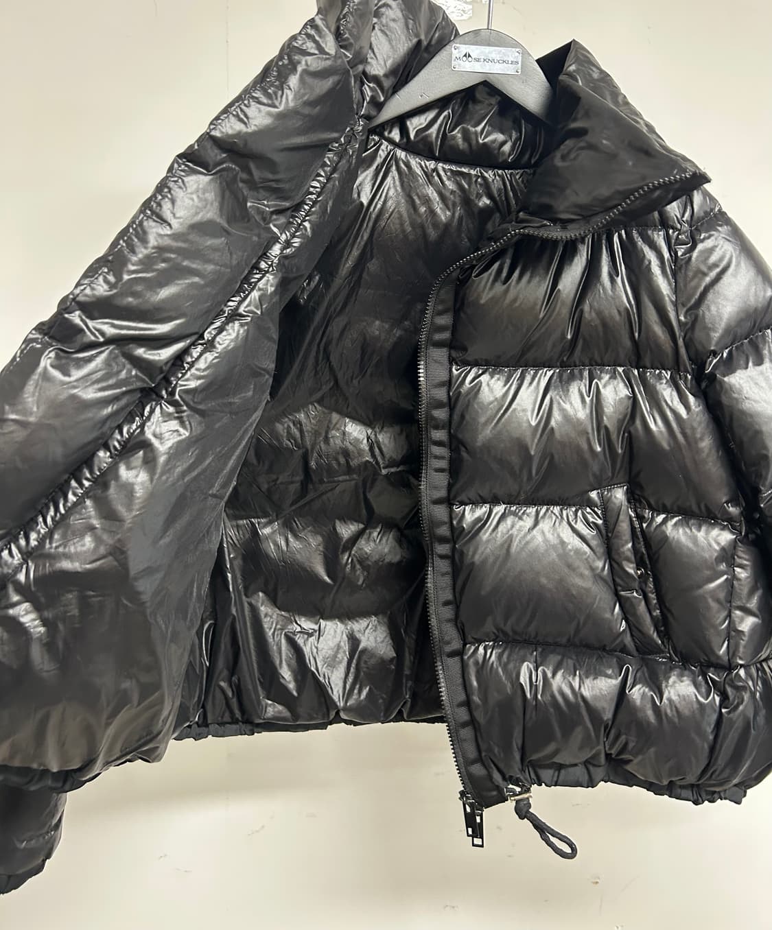 리틀블랙 블랙 유광 숏패딩 상품이미지4