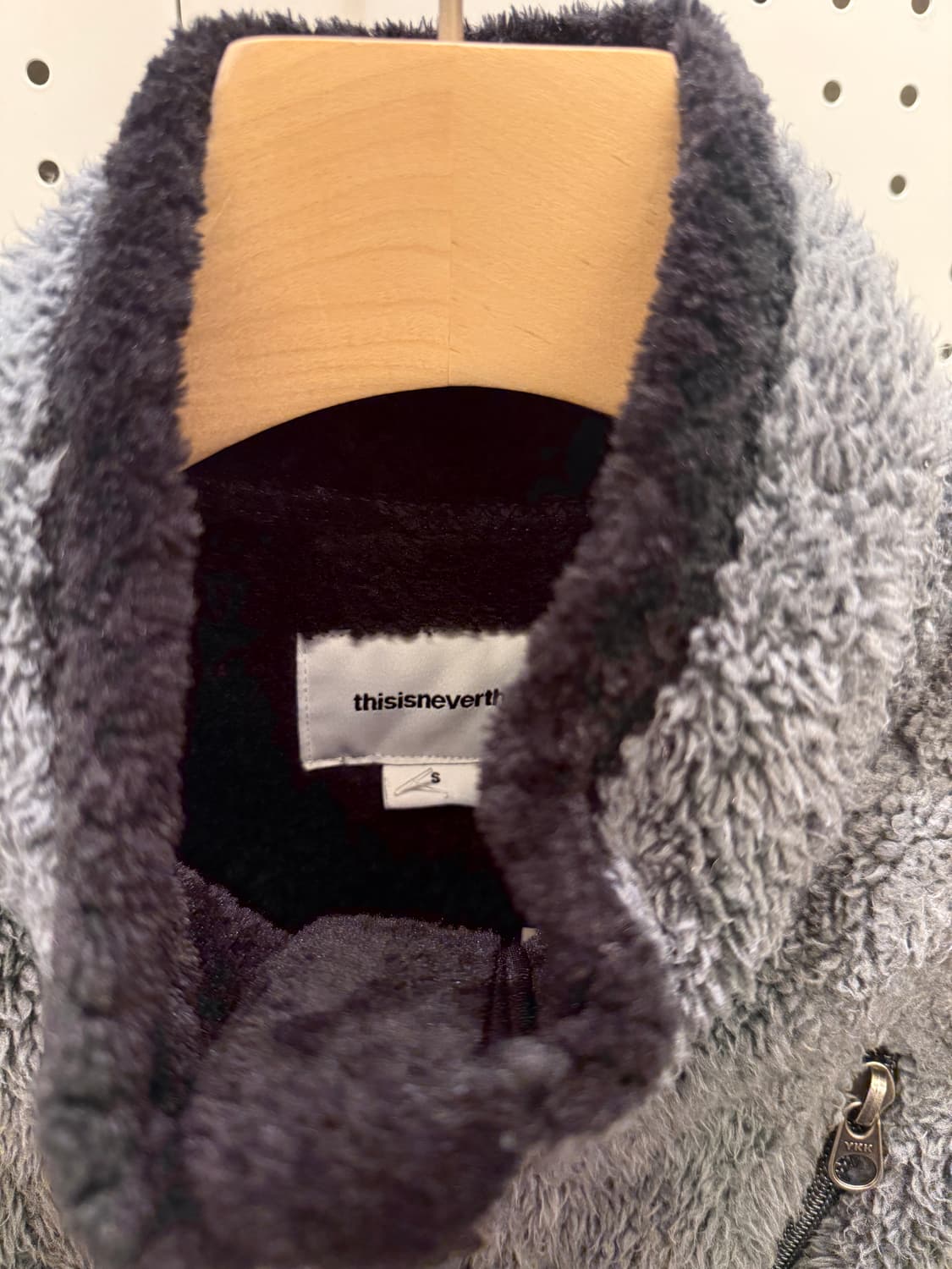 디스이즈네버댓 스몰로고 그레이 플리스 집업 U577 상품이미지4