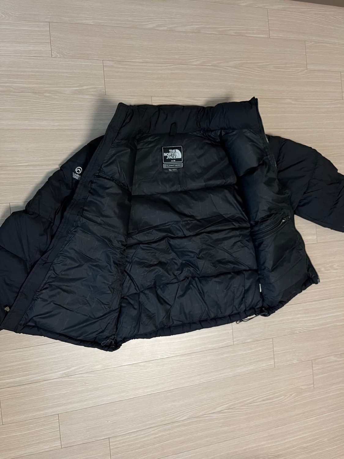 노스페이스 눕시 한정판 패딩 블랙 M 상품이미지4