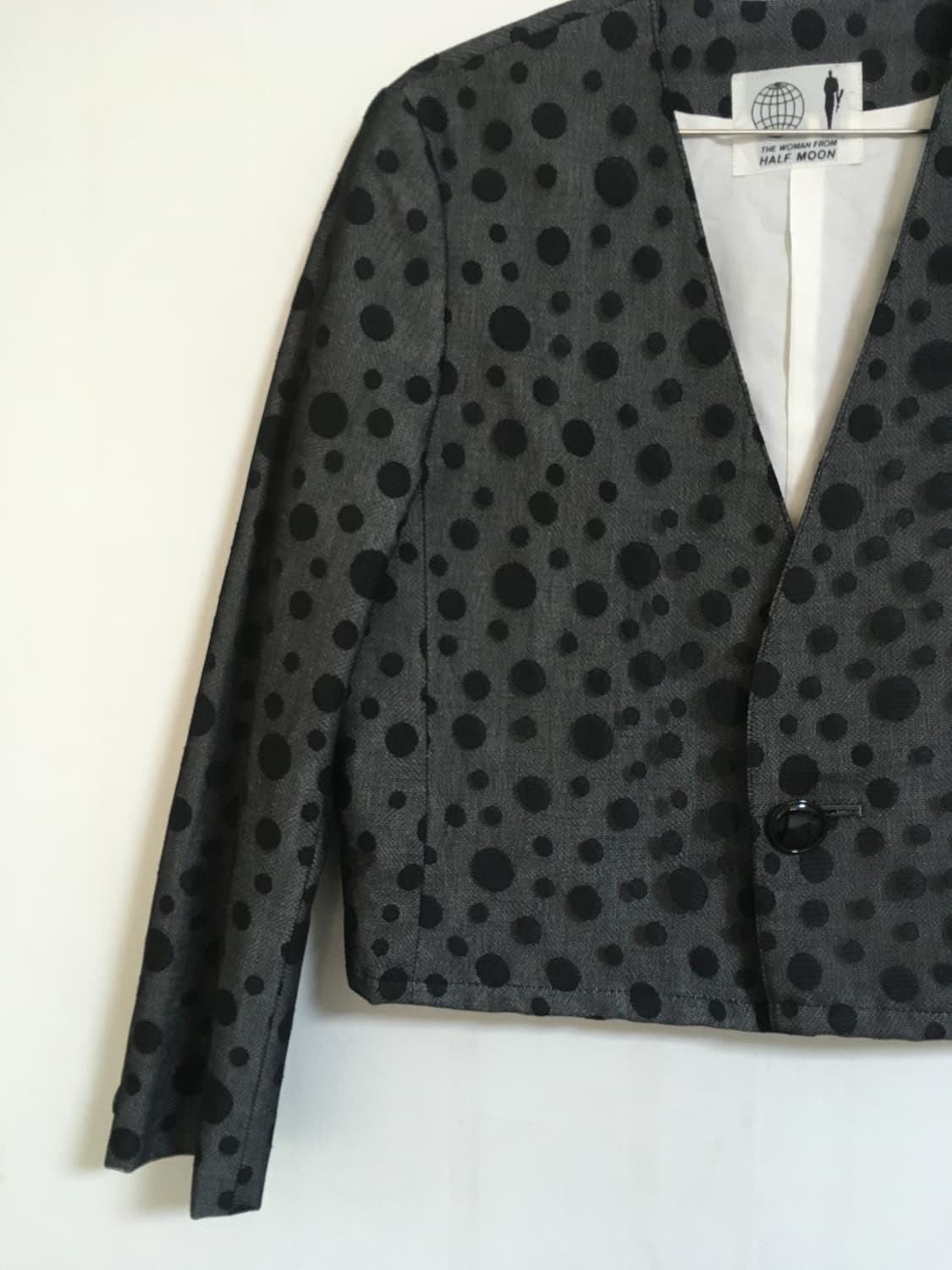 HALF MOON Black Dot Pattern V-neck Cropp 상품이미지4