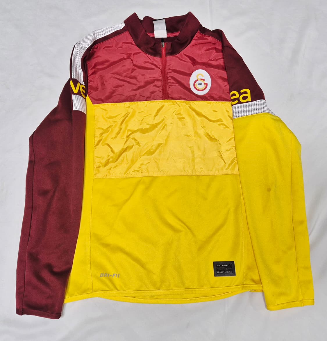 갈라타사라이 반집업 상의 팝니다  상품이미지1