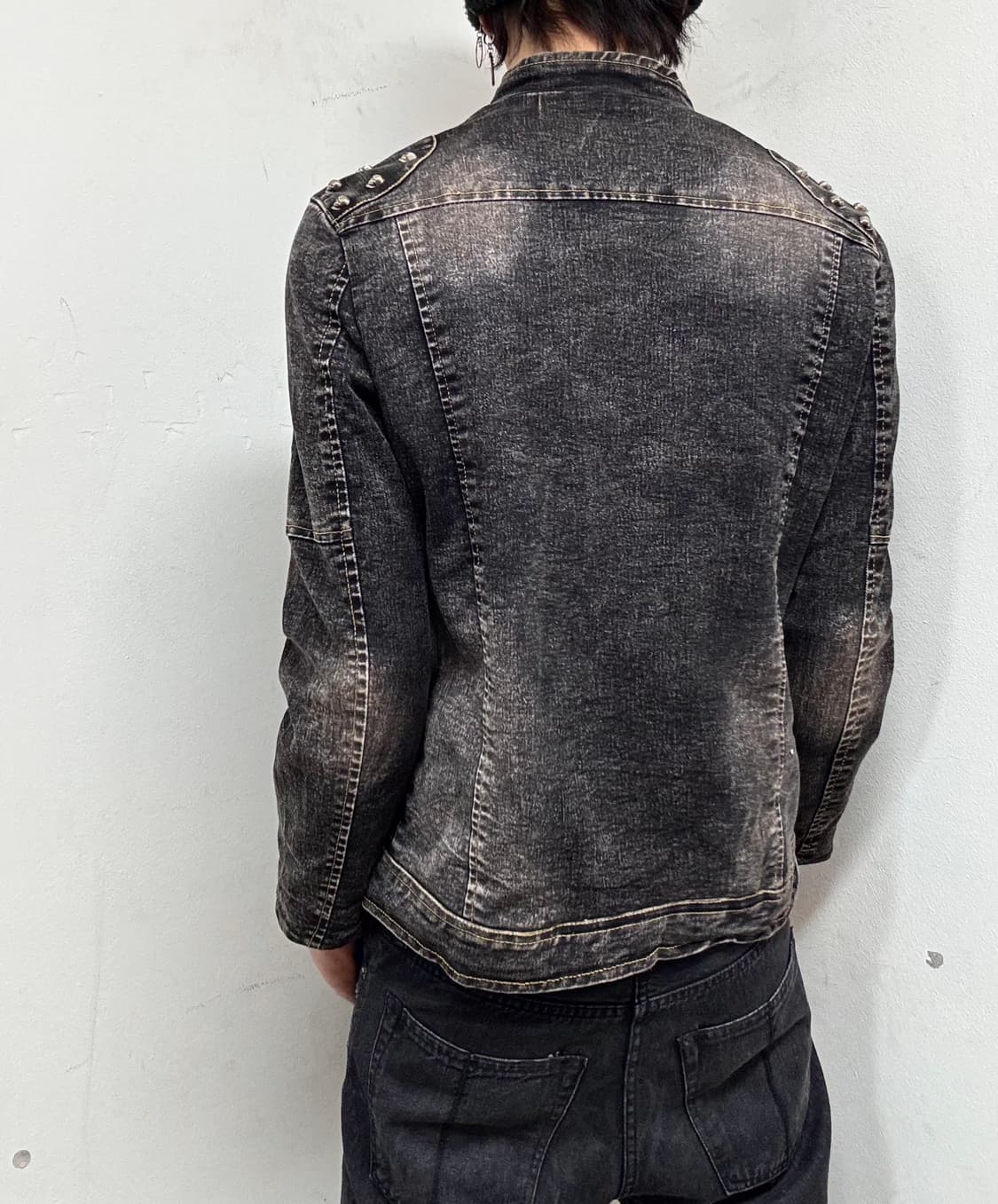 Skull Stud Washed Denim Jacket 상품이미지4