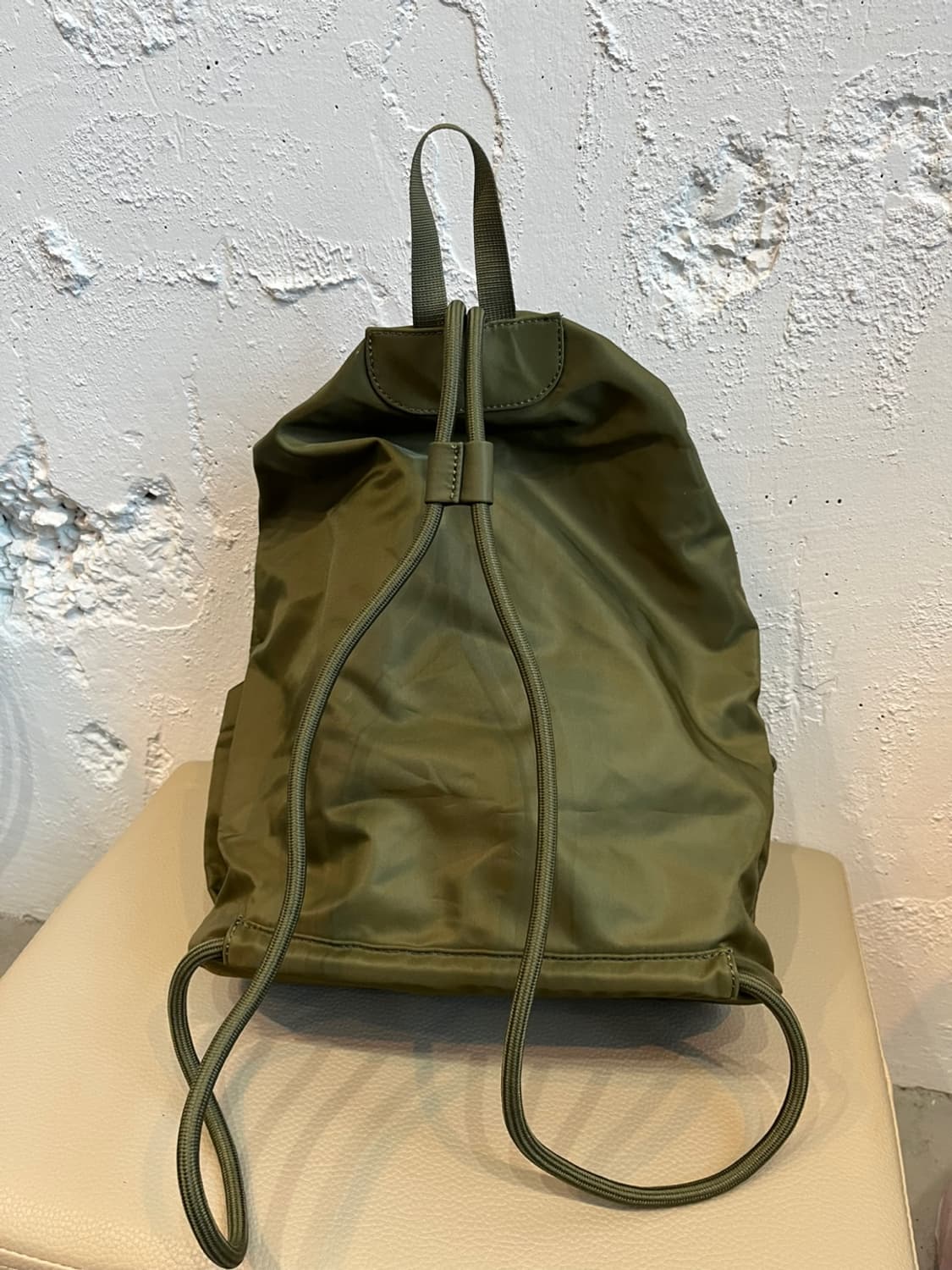 베네통 카키 스트링 백팩 가방 상품이미지4