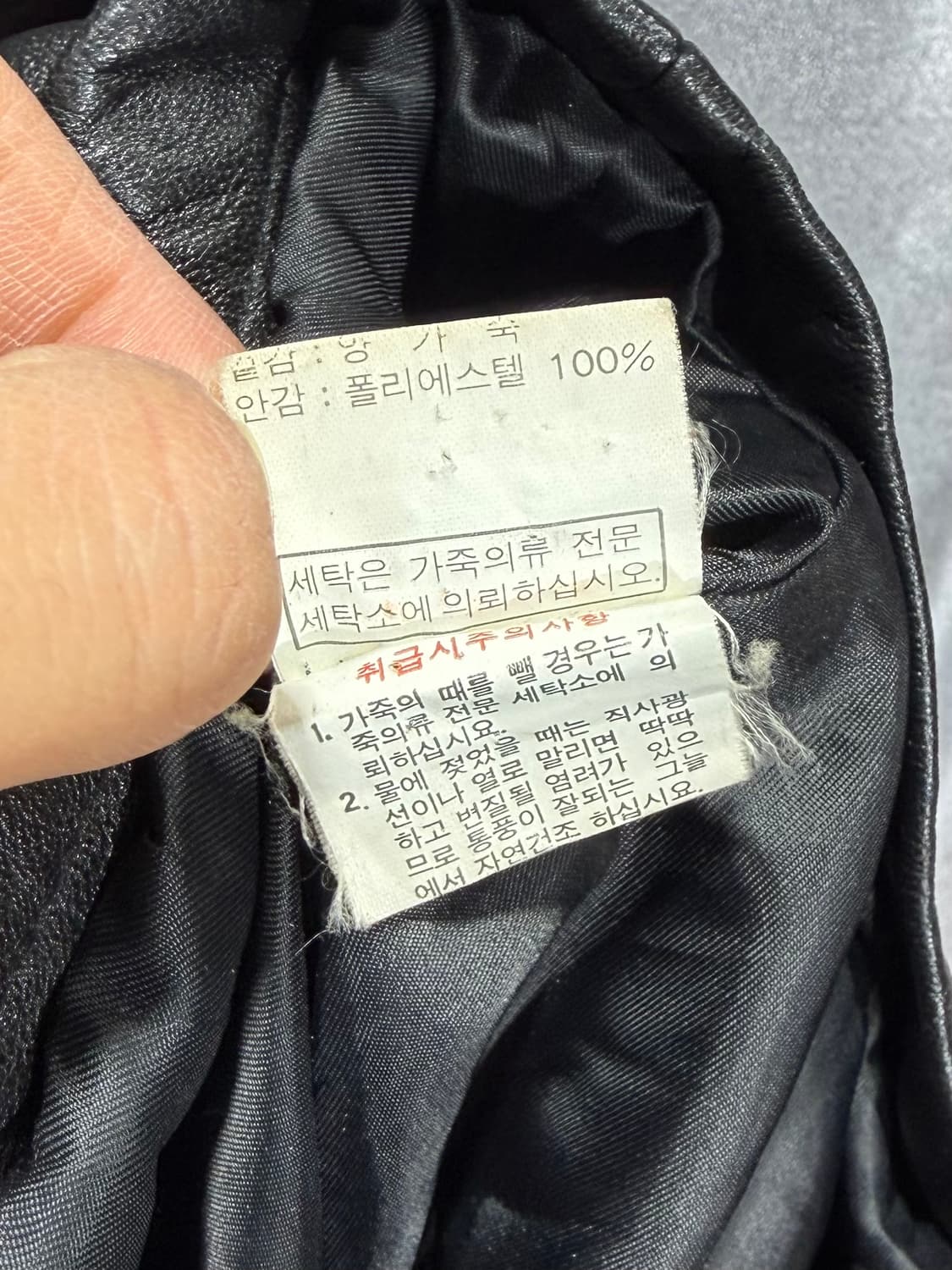 L VITANUOVA 각인 포켓 절개 쉽스킨 레더자켓 상품이미지7