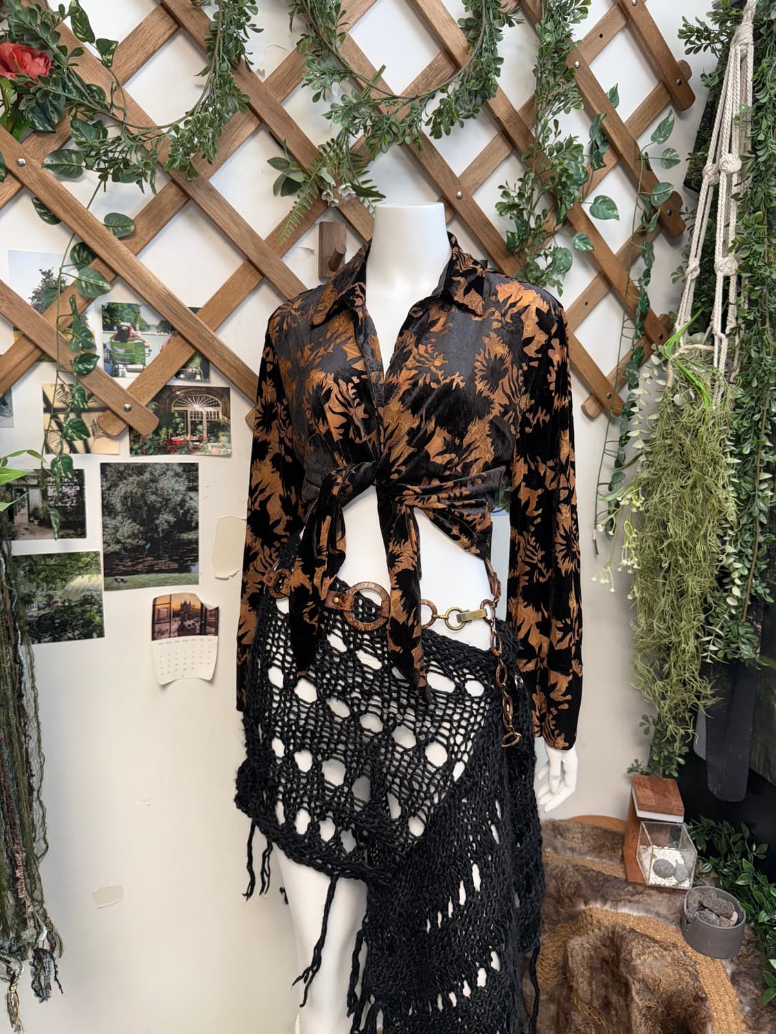 Brown oriental floral seethrough 벨벳 블라우스 상품이미지4