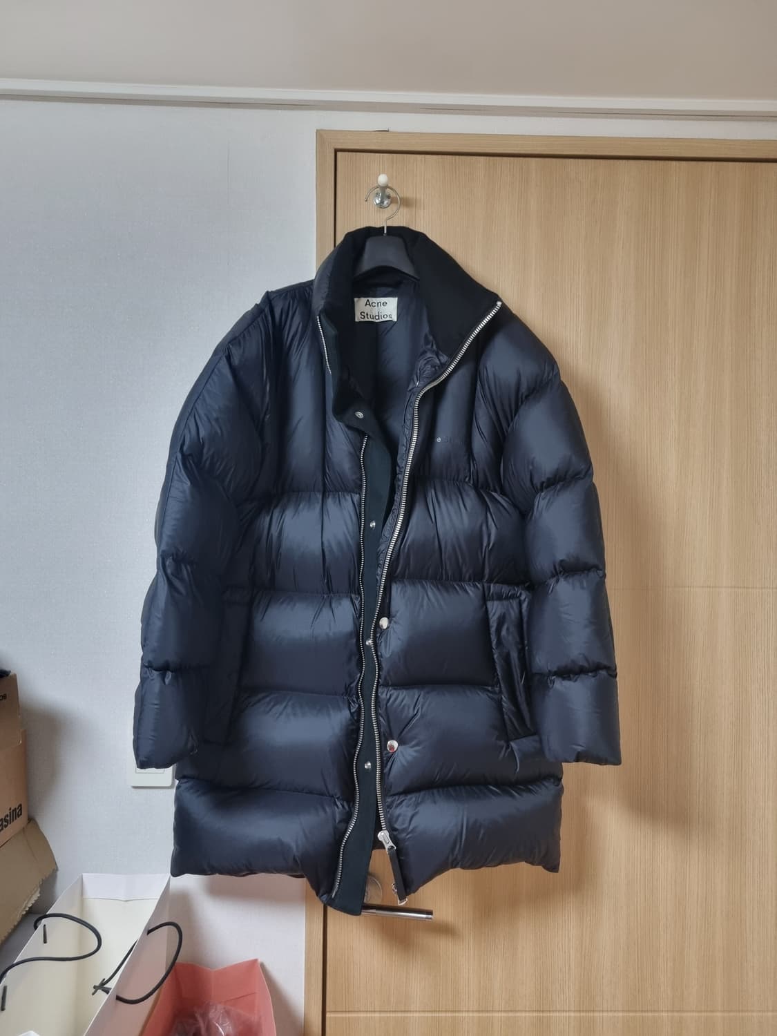 아크네스튜디오 패딩 블랙 48 상품이미지1