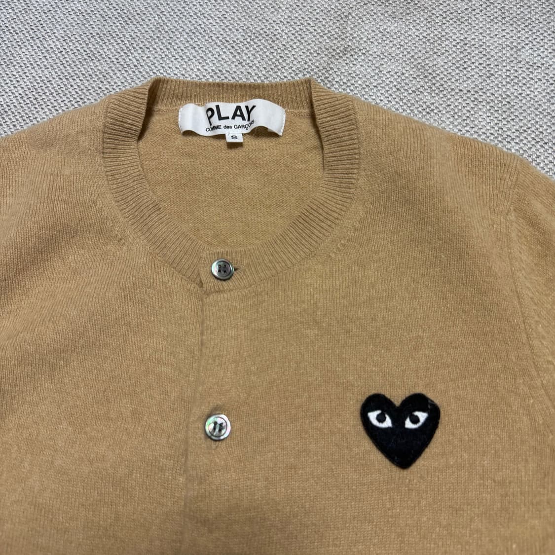 꼼데가르송 블랙 와펜 가디건 상품이미지2