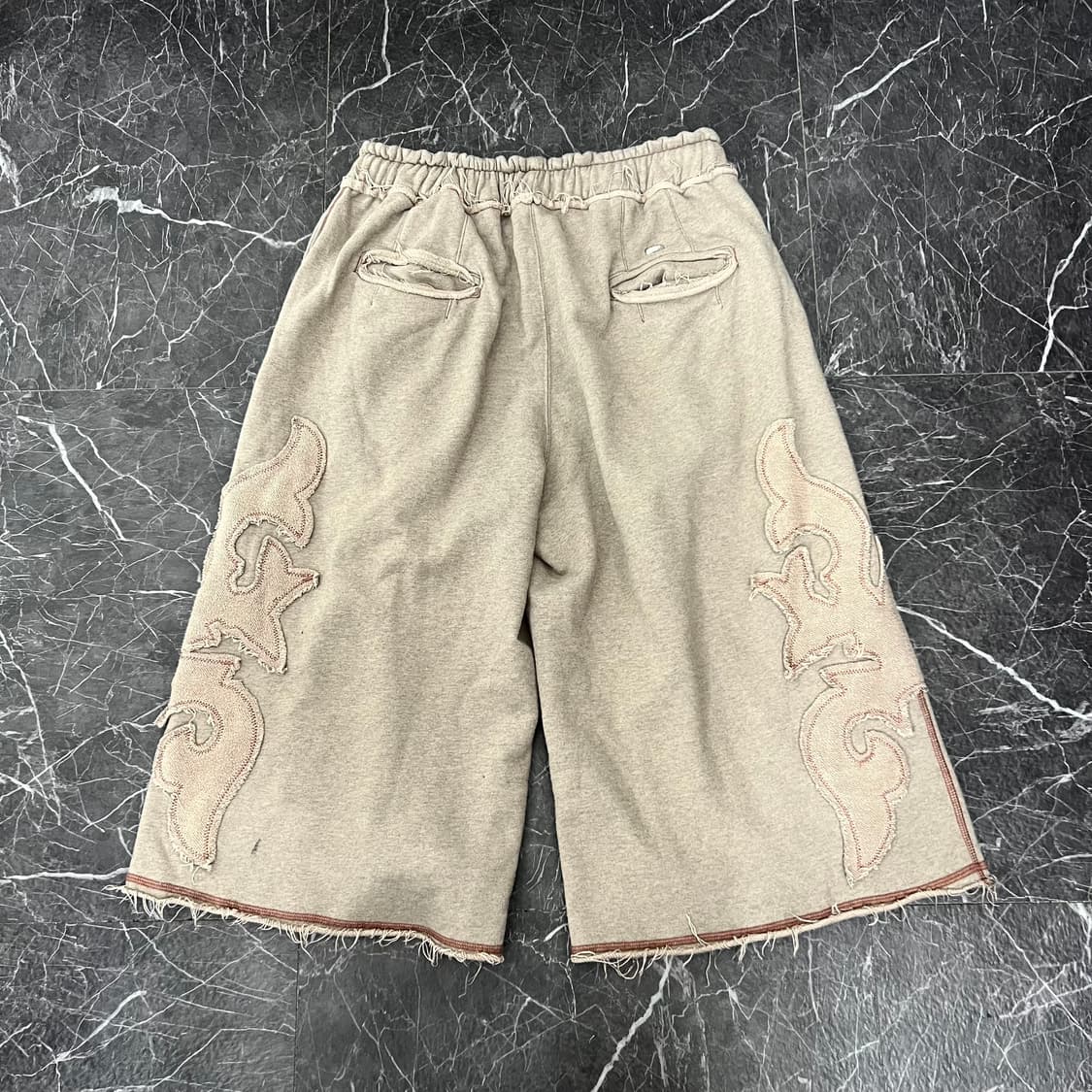 무라아에르 페더 아플리케 버뮤다 스웻 팬츠 상품이미지5