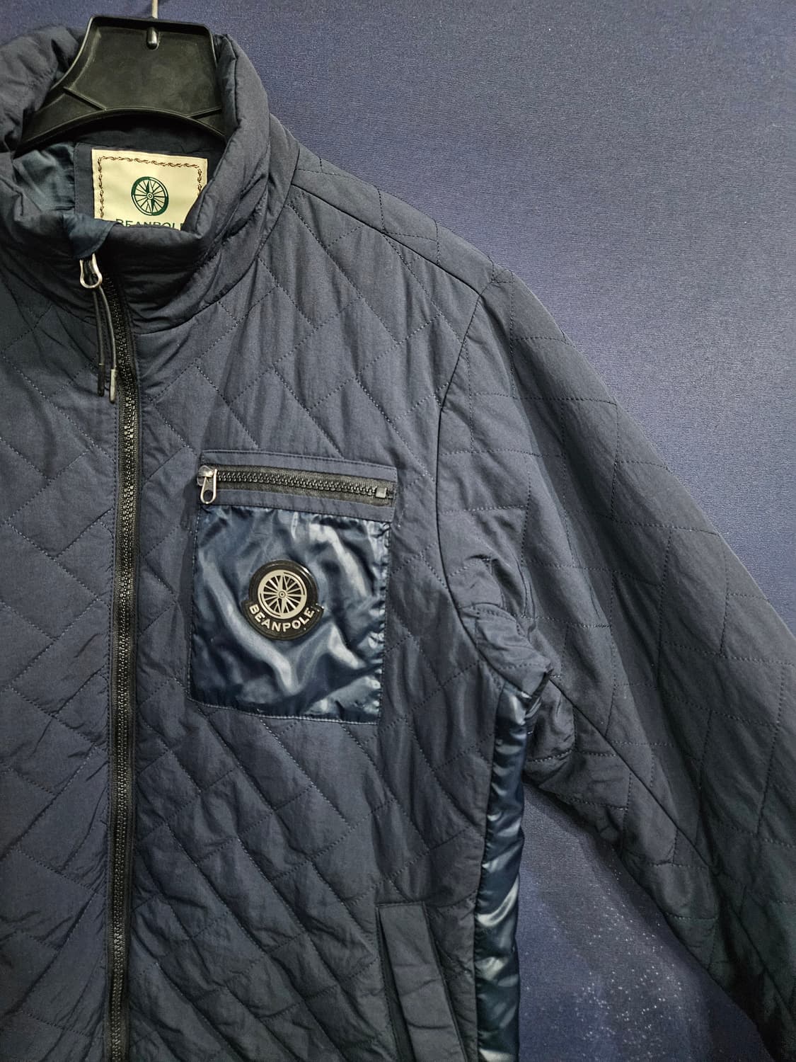 빈폴 네이비컬러 남성 슬림핏 100 경량패딩  상품이미지4