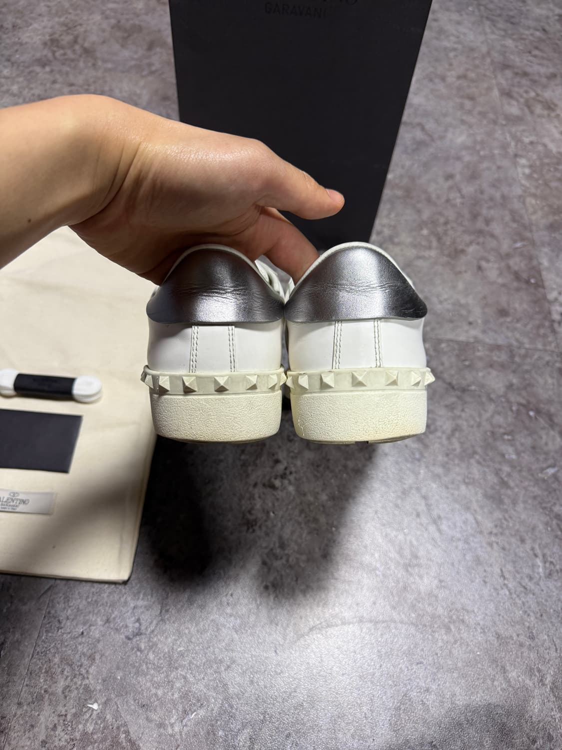 발렌티노 락스터드 스니커즈 41 풀박스 상품이미지4