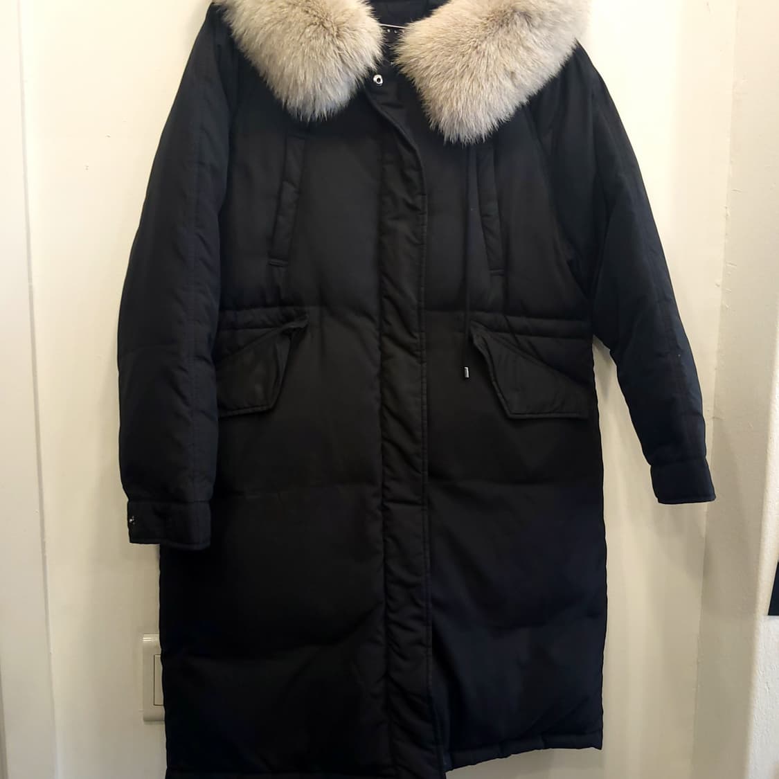 시슬리 퍼 트리밍 블랙 롱 패딩 상품이미지2