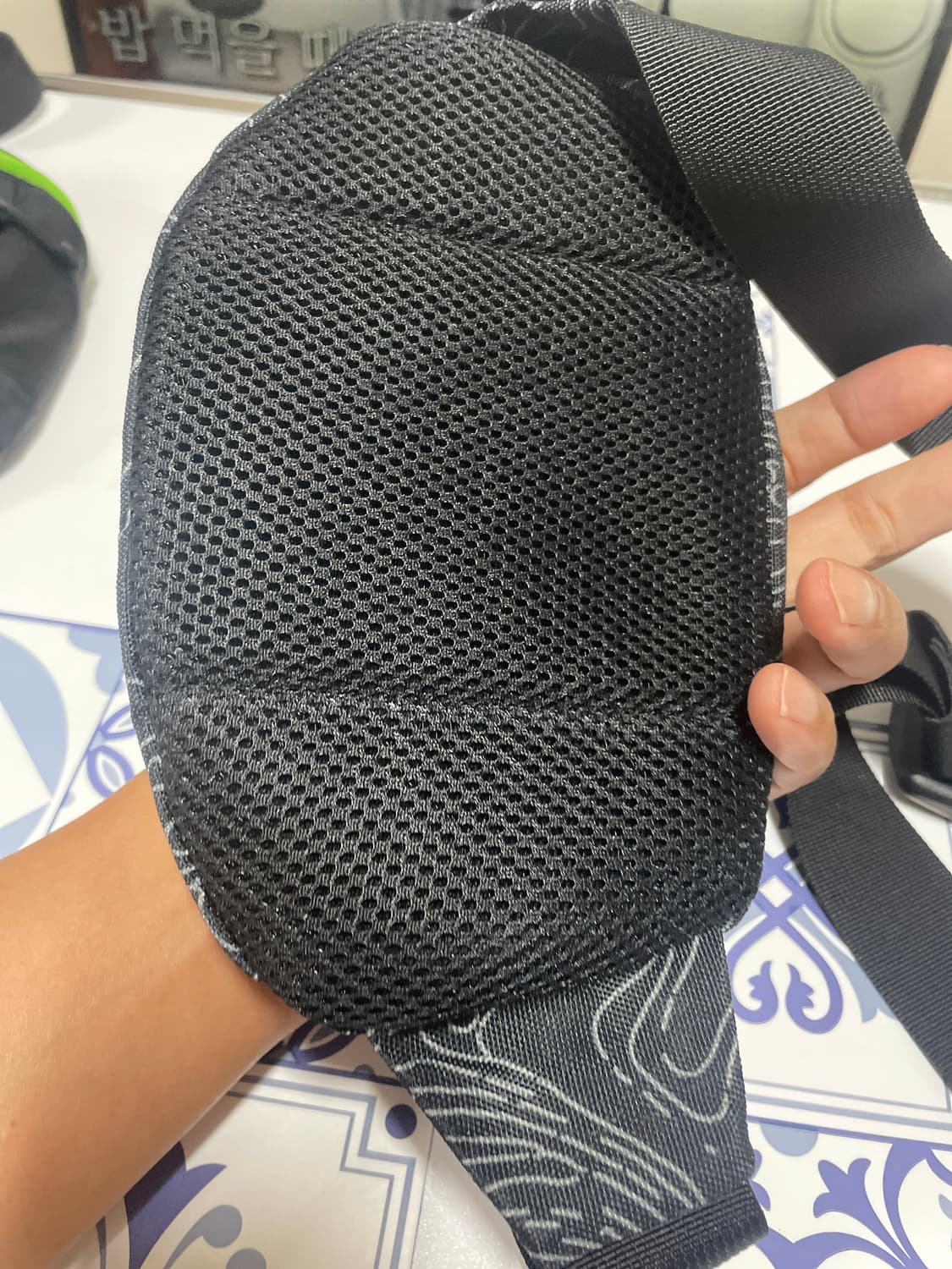 카부 KAVU 블랙 패턴 등고선 힙색 샤코슈 상품이미지5