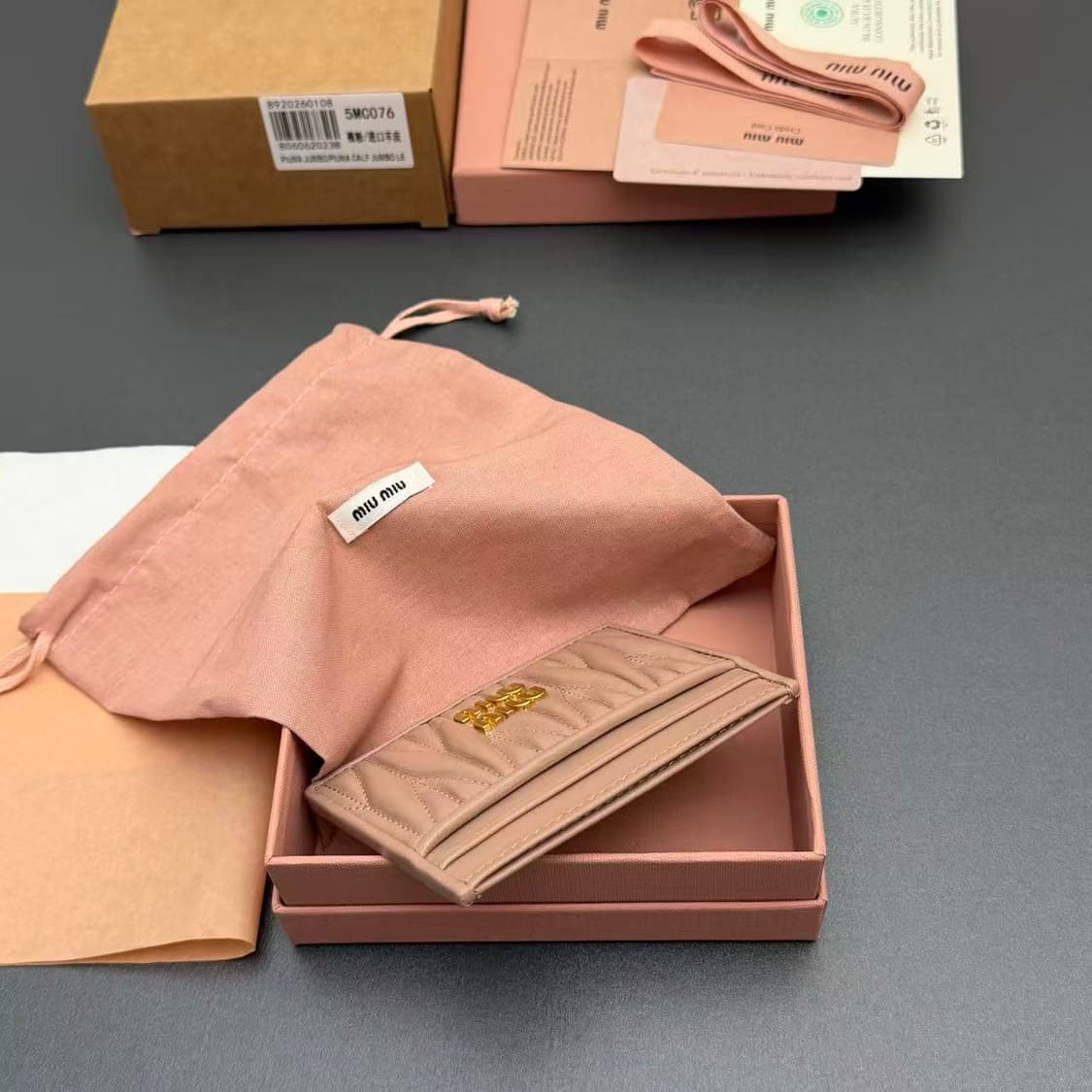 미우 미우 마테라쎄 나파 가죽 카드 홀더 샌드 베이지 상품이미지5