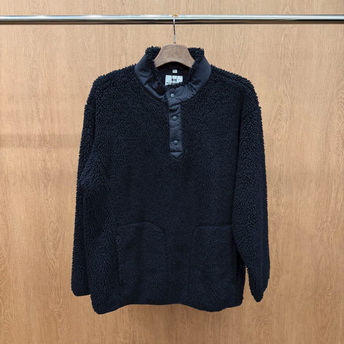 유니클로 하이넥 보아 플리스 풀오버 하프 스냅 버튼 포켓 디테일 블랙 상품이미지2