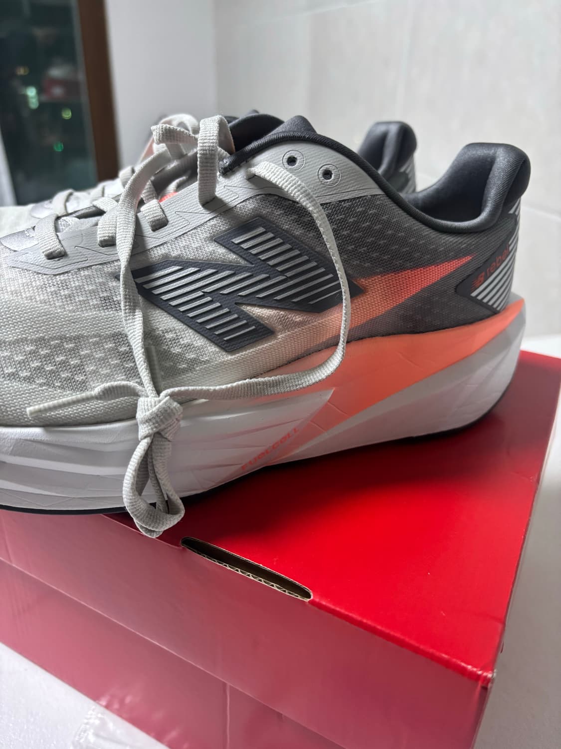 새상품 뉴발란스 REBEL V5 265사이즈 정가 209,000원 상품이미지2