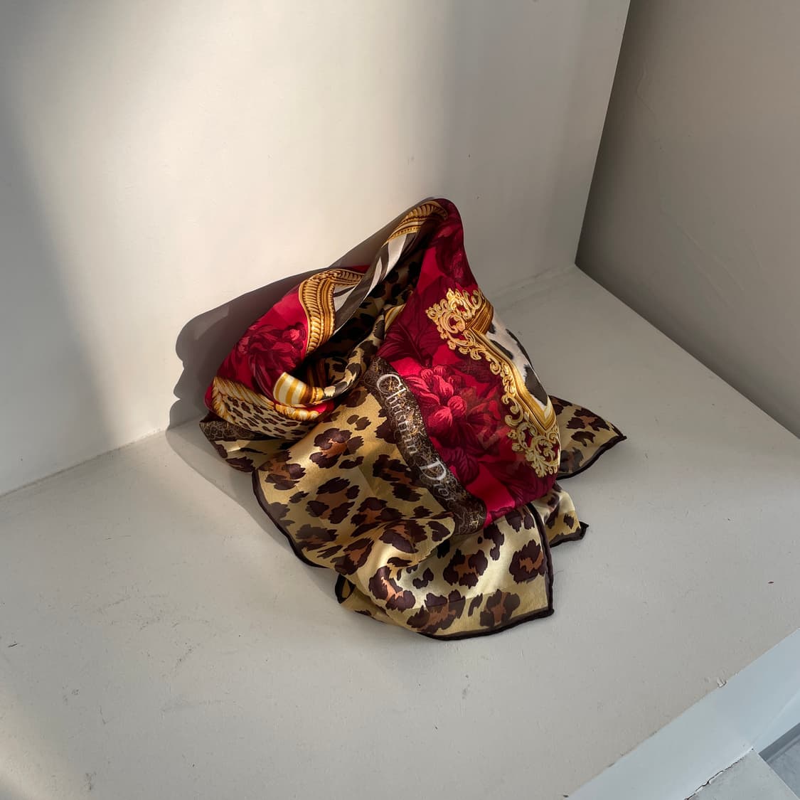 크리스찬 디올 85 까레 플라워/레오파드 스카프 상품이미지1