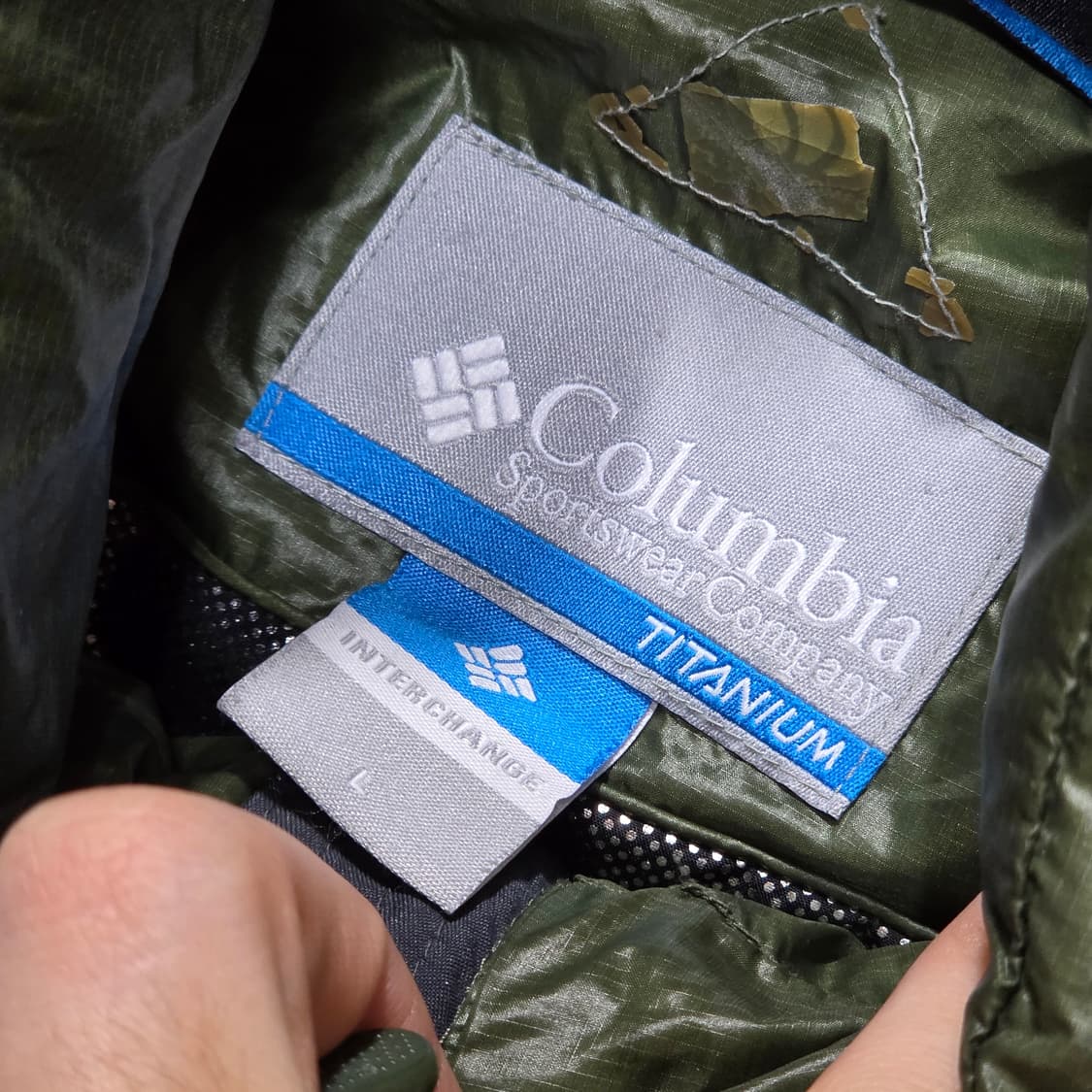 컬럼비아 투지퍼 티타늄 구스다운 경량 패딩 카키 상품이미지7