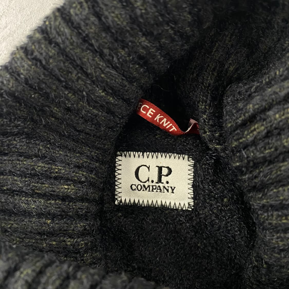 C.P 컴퍼니 렌즈 딥 차콜 모 터틀넥 니트 (100) 상품이미지4