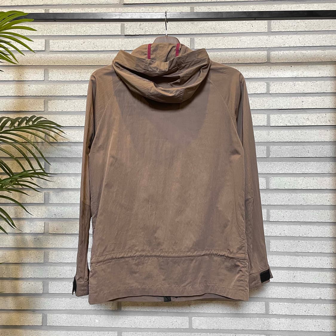 피프티파이브 디젤 나일론 후드 자켓 투포켓 스트링 디테일 브라운 상품이미지3