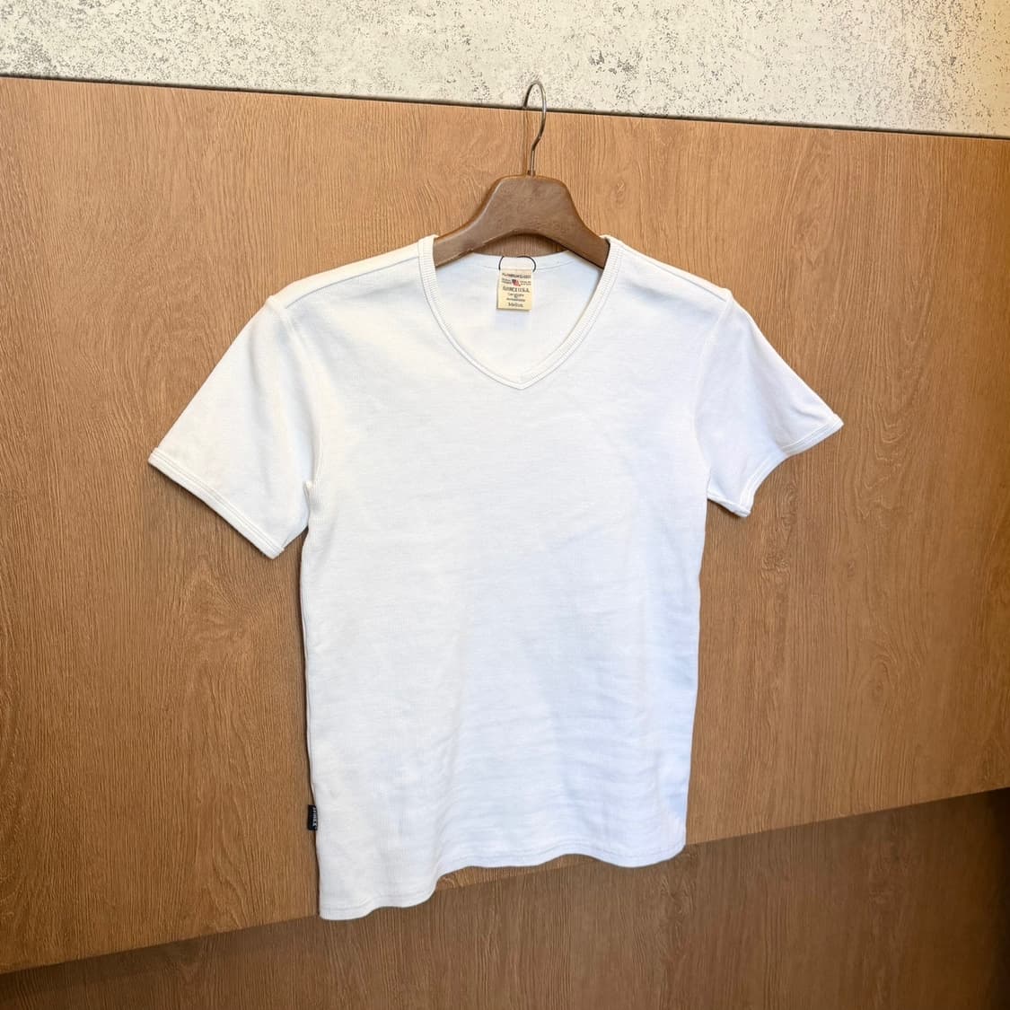 아비렉스 코튼 반팔 티셔츠 브이넥 무지 디테일 레귤러핏 화이트 상품이미지1