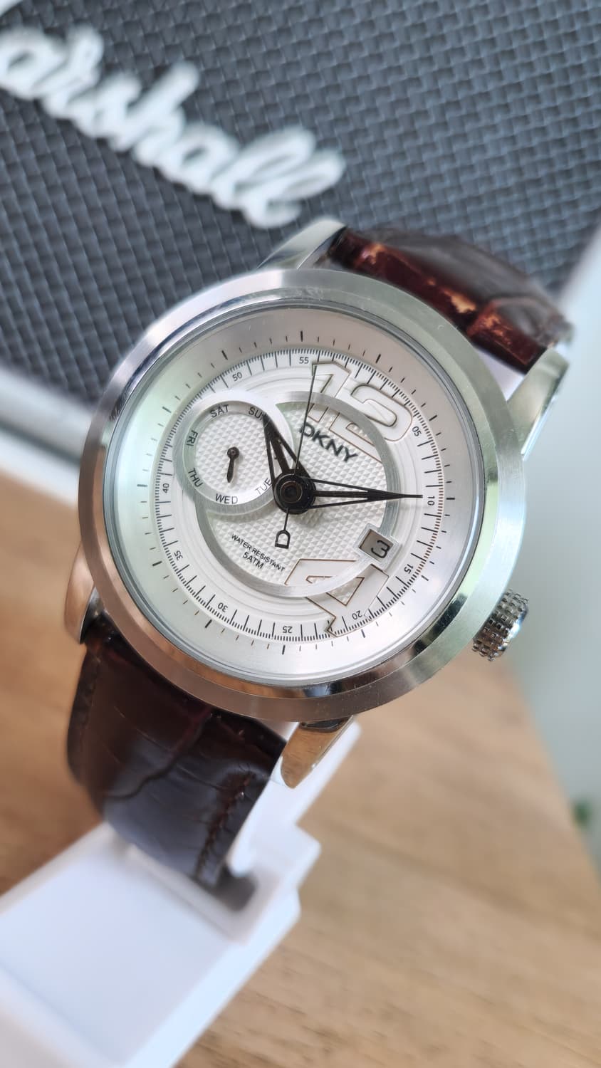 # DKNY 도나카란뉴욕 NY1412 남성 멀티펑션 가죽시계 정품입니다. 상품이미지5