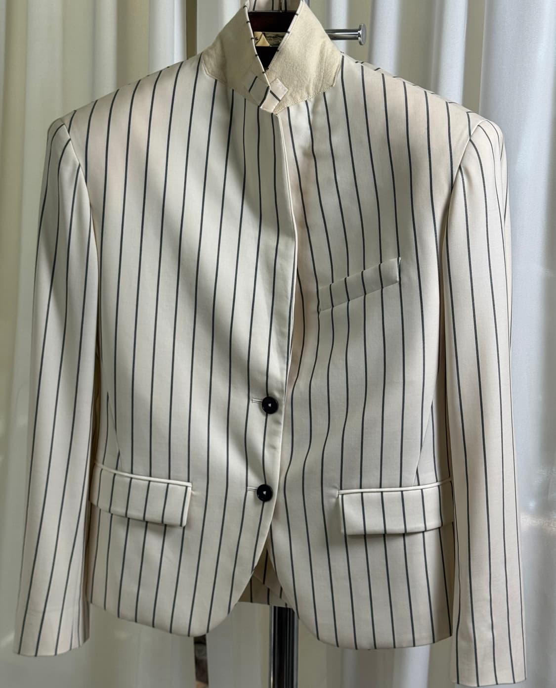 질 샌더(Jil Sander) 크롭  핀스트라이프 블레이저 상품이미지3