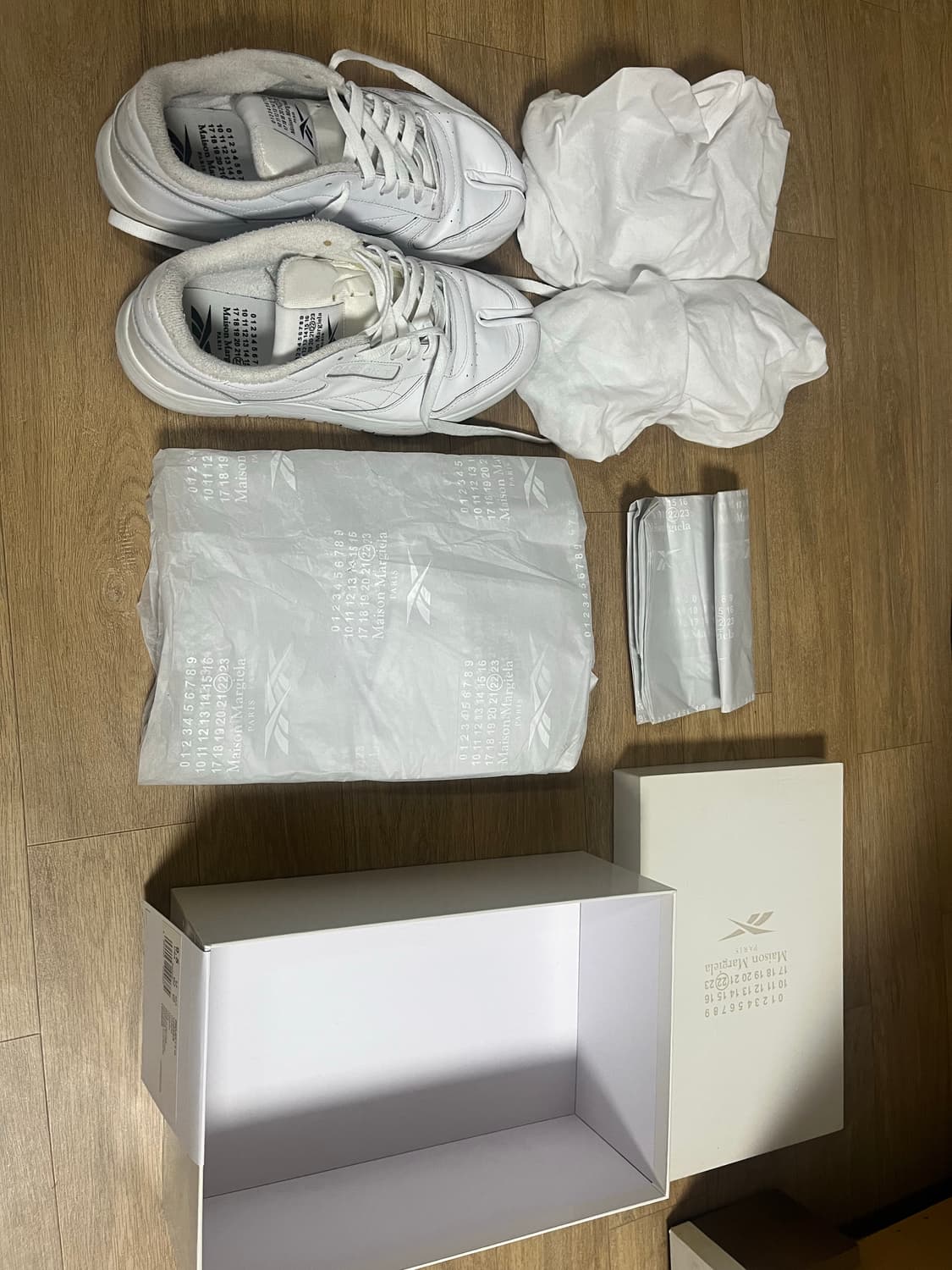 리복 x 메종 마르지엘라 클래식 레더 타비 슈즈 화이트 275 상품이미지6