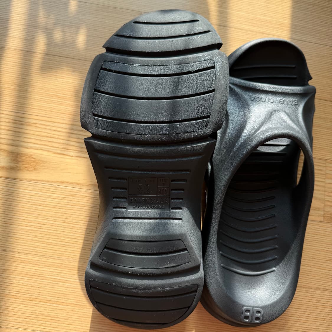 [42] 발렌시아가 러버 몰드 슬라이드 샌들 블랙 상품이미지6
