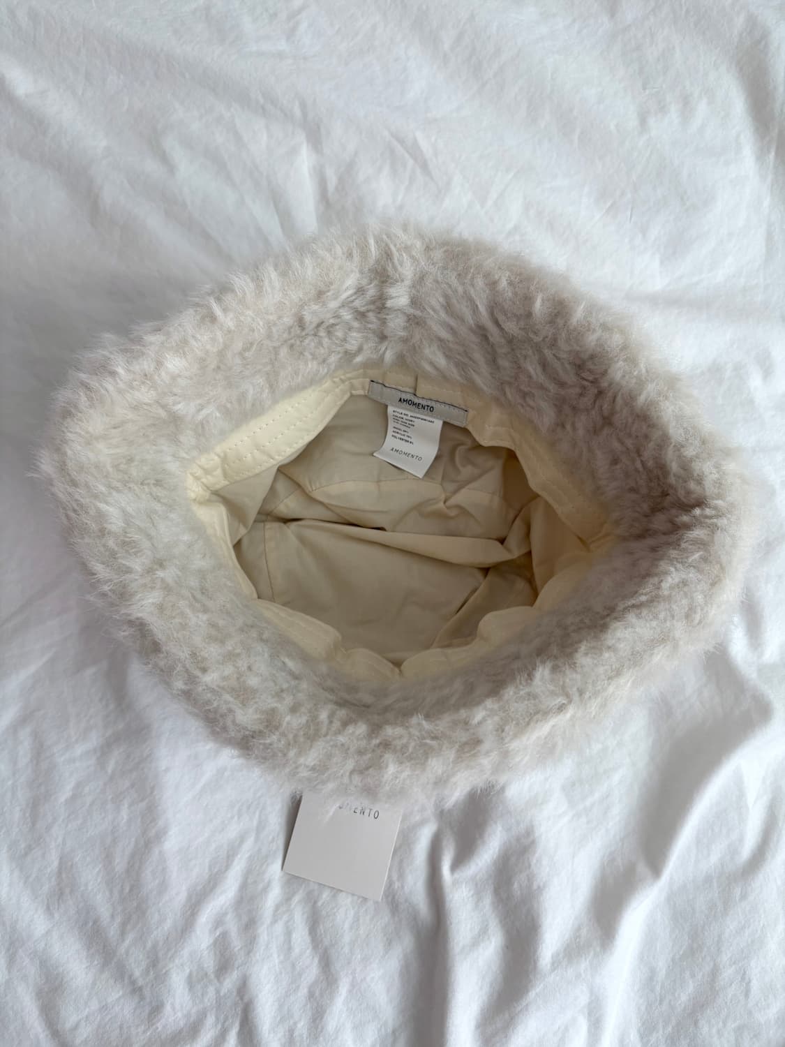 (새상품) 아모멘토 헤어리 버킷햇 아이보리 Hairy Bucket Hat 상품이미지4